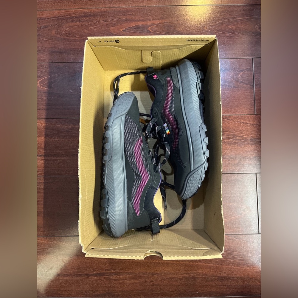 Vans MTE Crosspath Shroud Shoes Mens 6 / Womens 7.5 Black Pink Hike New HALF BOX - Picture 2 of 16
